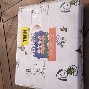Peanuts Halloween twin sheets